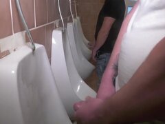 Anal, Grosse bite, Sucer une bite, Tir de sperme, Allemand, Groupe, Plan cul à trois, Toilettes