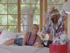 69 negenenzestig, Vingeren, Moeder die ik wil neuken, Moeder, Natuurlijke tieten, Klein, Tatoeage, Tieten likken