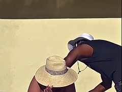 Verga grande, Bikini, Mamada, Madura, Ébano, Sexo duro, Madres para coger, Piscina