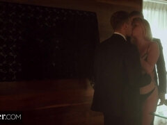 ブロンド, フェラチオ, チン, 顔射, なめる, ポルノスター, 馬乗り, 三人