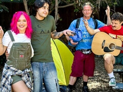 Grosser arsch, Grosser schwanz, Grosse titten, Blasen, Hundestellung, Im freien