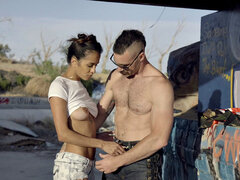 Blasen, Brasilien, Kehlenfick, Brille, Muschi, Kurzes haar, Dürr, Tätowierung