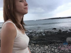 Strand, Braunhaarige, Flexibel, Fussjob, Handjob, Pov, Geschwollene nippel, Titten