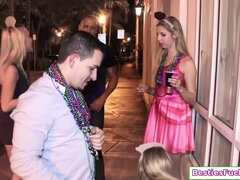 Blonde, Sucer une bite, Poilue, Lingerie, Public, Rasée, Fessée, Nénés