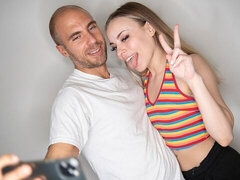 Leie, Grosser schwanz, Blasen, Besamung, Natürlichen titten, Zierlich, Tätowierung, Titten