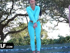 Geile alte tussi, Sperma im mund, Spermaladung, Aufs gesicht abspritzen, Sporthalle, Milf, Rau, Schlucken