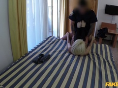 Enthousiasteling, Blond, Pijpbeurt, Likken, Buiten, Kut duiken, Tieten likken, Uniformpje