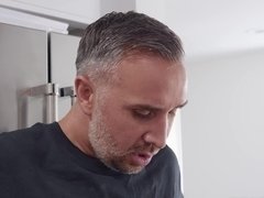 Blonde, Sucer une bite, Tromperie, Faciale, Hd, Seins naturels, Chevaucher, Adolescente