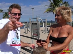 Slaapkamer, Badpak, Sperma in gezicht, Likken, Rijpe lesbienne, Kut duiken, Geschoren, Tieten likken