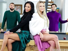 18 años, Culo grande, Verga grande, Tetas grandes, Mamada, Hija, Estilo perrito, Cuadrupleta