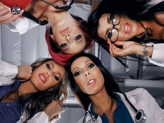 Blondine, Doppelpenetration, Gruppe, Handjob, Milf, Krankenschwester, Orgie, Rotschopf