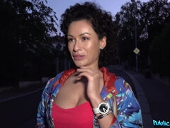 Mamada, Morena, Tetona, Estilo perrito, Tetas naturales, Pov, Público, Coño