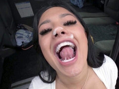 Brunette brune, Voiture, Éjaculer dans la bouche, Tir de sperme, Faciale, Pov
