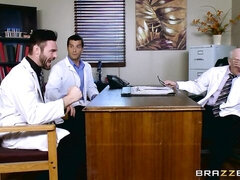 Anal, Gros seins, Blonde, Sucer une bite, Double pénétration, Maman, Tatouage, Uniforme