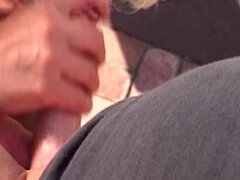 Grote kont, Grote lul, Blond, Sperma shot, Moeder, Natuurlijke tieten, Buiten, Tieten likken