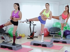 Chica, Penetracion con dedos, Gimnasio, Lesbiana, Lamidas, Deporte, Estriptis, Adolescente