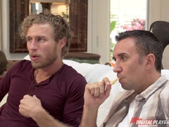 デカチン, ブロンド, イマラチオ, 手コキする, ハードコア, 淫乱熟女, ピアス, スパンキング