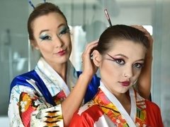 指いじり, レズビアン, なめる, オナニー, ガリガリ, タトゥー, ティーン, オッパイの