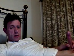Wife not home . Guy jerkoff on cam