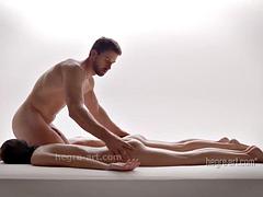 Braunhaarige, Doppelpenetration, Gruppe, Handjob, Massage, Masturbation, Titten