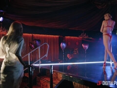 Gorge profonde, En levrette, Bâillonner, Talons, Maman, Rugueux, Plan cul à trois, Nénés