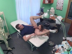 Lamer culo, Tetas grandes, Pies, Penetracion con dedos, Lamidas, Oficina, Nalgadas, Voyeur