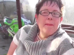 Grosse titten, Braunhaarige, Europäisch, Frau, Masturbation, Mutti, Höschen, Solo