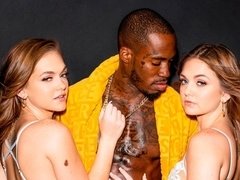 デカ尻, フェラチオ, 茶髪の, バック, 女 人男 人, 手コキする, ハードコア, 異人種間