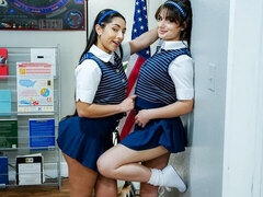 18, デカ尻, デカパイ, イく瞬間, バック, 顔射, ペニス, ガリガリ