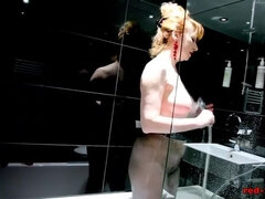 Britannique, Femelle, Fétiche, Masturbation, Mature, Mère que j'aimerais baiser, Douche, Jouets