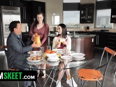 Sucer une bite, Brunette brune, Plantureuse, Tir de sperme, En levrette, Hd, Rasée, Belle mère