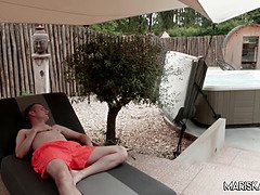 Anal, Cul, Gros seins, Sucer une bite, Brunette brune, Plantureuse, Hard, De plein air