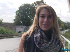 Amateur, Blonde, Sucer une bite, Tromperie, Argent, De plein air, Pov, Public