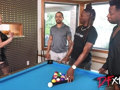 Lieveling, Grote kont, Grote mammen, Pijpbeurt, Diep in de keel, Dubbele penetratie, Handbeurt, Moeder die ik wil neuken