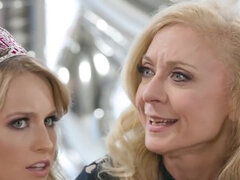 Rubia, Clitoris, Rostro sentado, Hd, Lesbiana, Estrella porno, Adolescente, Trio