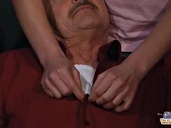 Pijpbeurt, Bedriegen, Opa, Likken, Rijpe lesbienne, Strippen