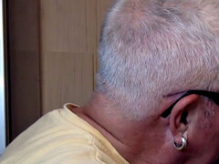 Gloryhole gaydaddy blows cock in closeup at home