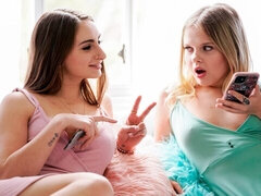 Grosser schwanz, Blasen, Hundestellung, Flotter vierer, Natürlichen titten, Zierlich, Dürr, Titten