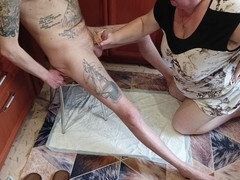 Enthousiasteling, Pijpbeurt, Oudere vrouw, Keuken, Rijpe lesbienne, Moeder, Russisch, Stiefmoeder