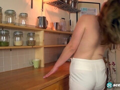 Blond, Rondborstig, Hd, Keuken, Masturbatie, Natuurlijke tieten, Alleen, Tieten likken