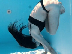 18 jahre, Arsch, Braunhaarige, Frau, Flexibel, Hd, Zierlich, Unter wasser