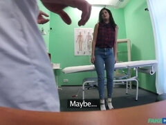 Sucer une bite, Brunette brune, Tromperie, Couple, Infirmière, Pov, Timide, Uniforme