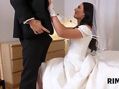 Leanne Lace licks ass of her groom before the wedding