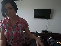 Gros seins, Sucer une bite, Brunette brune, Femme couguar, Éjaculation interne, Branlette thaïlandaise, Compilation de branlettes, Maman