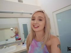 Anaal, Badkamer, Blond, Stel, Gapende, Vriendin, Kort haar, Tatoeage
