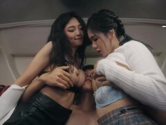 Asiático, Culo grande, Tetas grandes, Mamada, Tetona, Corridas, Estilo perrito, Trio