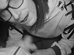 Sucer une bite, Couple, Faciale, Branlette thaïlandaise, Latex, Piercing, Public, Transsexuelle