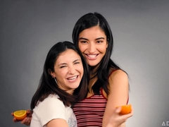 Поза 69, Пальцем, Поцелуи, Лесбиянка, Лизание, Мастурбация, Киски, Бритые