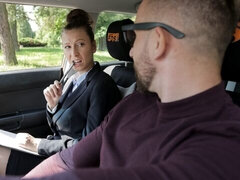 フェラチオ, 車, 気狂い, バック, 手コキする, 淫乱熟女, アウトドア, スカート