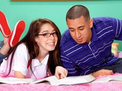 18 jaar, Kont, Grote lul, Pijpbeurt, Bruinharig, Hondjeshouding, Mager, Tieten likken